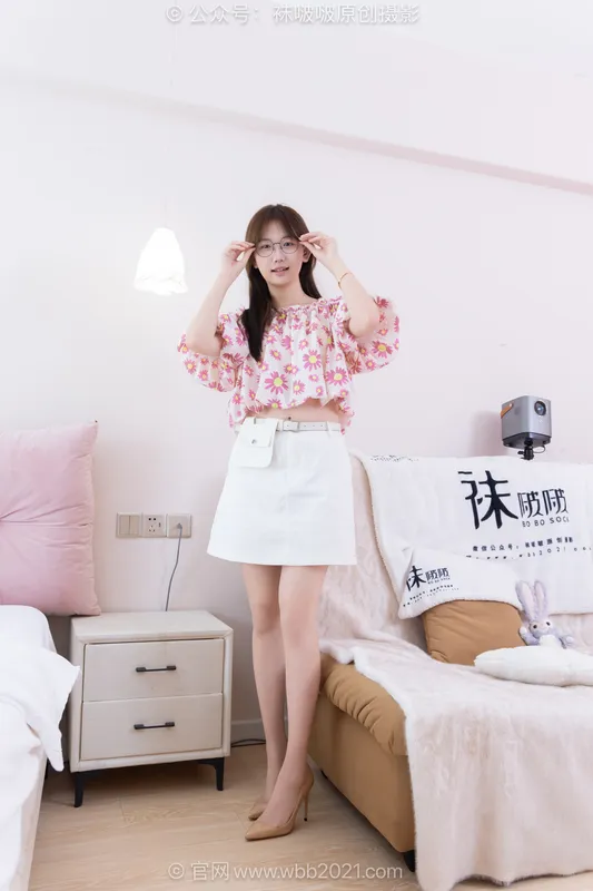 [BoBoSocks袜啵啵] NO.594 香菜-三双高跟鞋、薄肉丝（脚尖透明款）、裸足、视频以超近景特写为主 - BoBoSocks袜啵啵